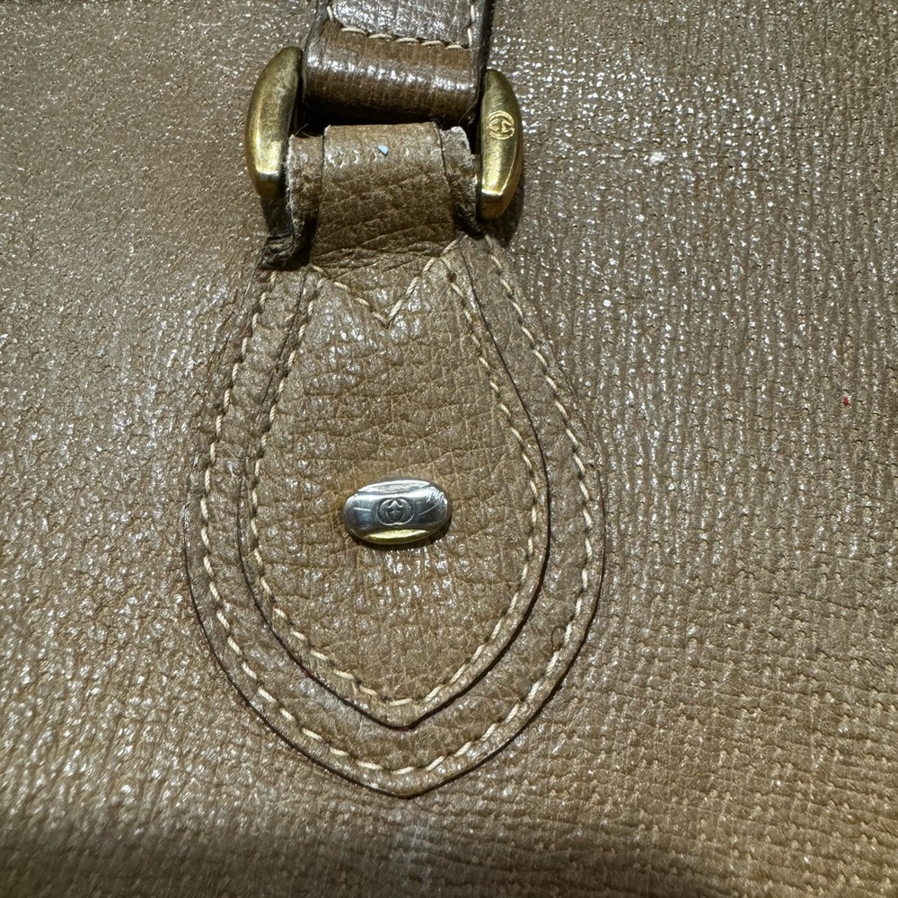 Well loved Gucci leather handbag - Picture 3 of 9